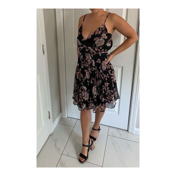 Ali & Jay Dress - Picture 1 of 2